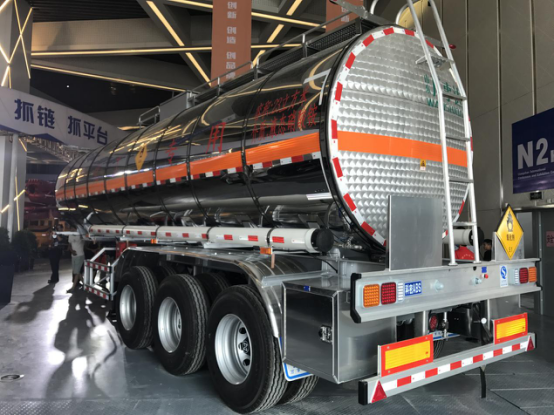 indoor area - Liquid tank truck - www.chinatruck.cc indoor area - Liquid tank truck